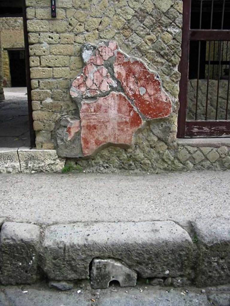 V.7, Herculaneum. May 2003. Facade on south side of entrance doorway, and north side of V.6.
Photo courtesy of Nicolas Monteix.